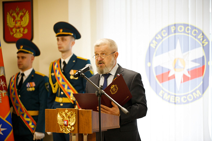 Глава тульского МЧС поздравил спасателей с Днем пожарной охраны