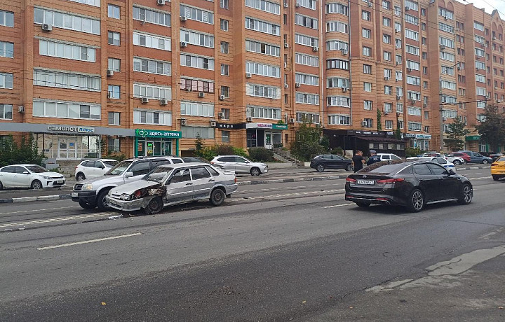 На перекрестке улиц Болдина и Орловской в Туле произошло ДТП