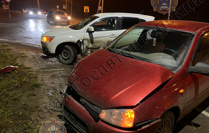 В автомобильной аварии на подъезде к Туле пострадала 21-летняя девушка