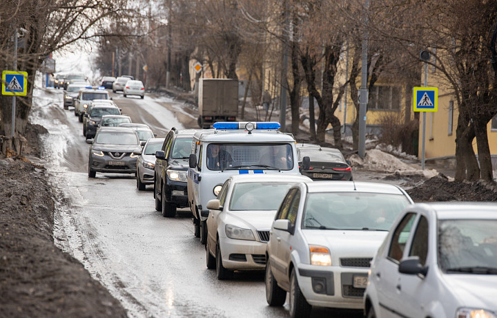 Тульский автоюрист Кузьмина объяснила, почему водителей стали штрафовать за проезд на «желтый»