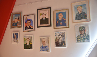 В Музее обороны Тулы начала работу выставка картин «Славим Отечество и Героев»