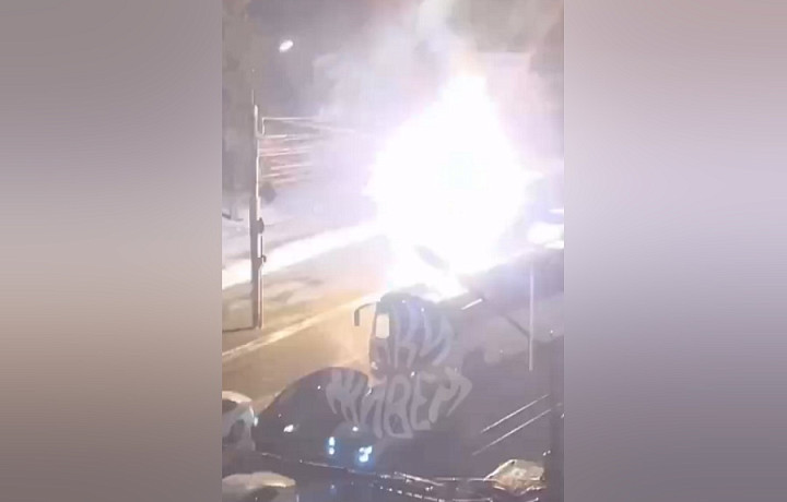 На улице Советской в Туле загорелись и оборвались провода