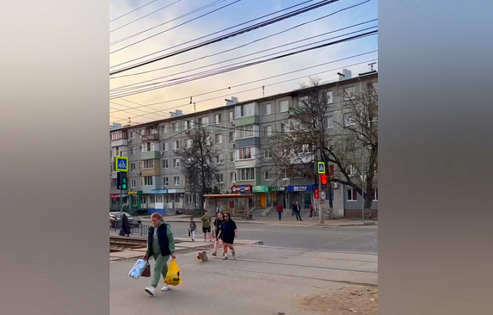 Новый светофор заработал на перекрестке улицы Металлургов и 1-го проезда Металлургов в Туле