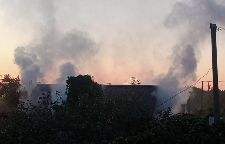 В тульской деревне Медвенка загорелась дача