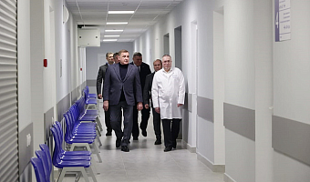 Алексей Дюмин поручил продолжить ремонт подразделений Городской больницы №11 Тулы