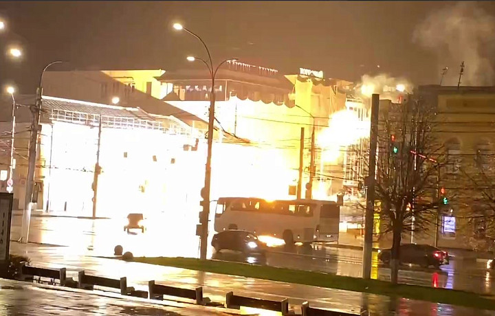 В Туле на проспекте Ленина закоротило провод