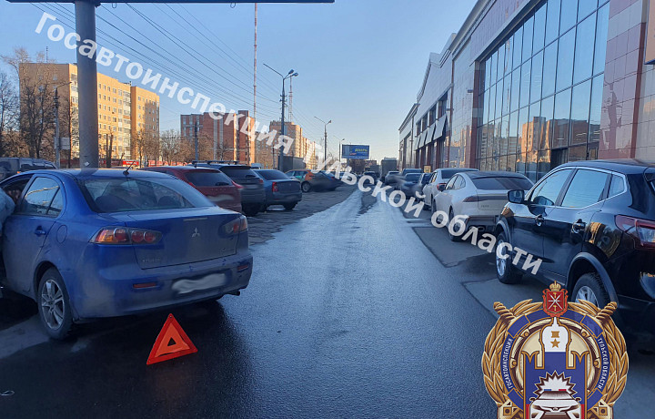 В Туле водитель сбила 85-летнюю пенсионерку при движении задним ходом