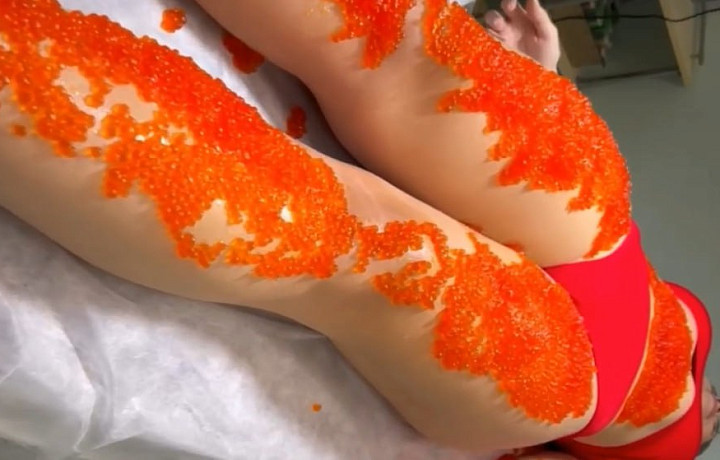 «Молодильная икра»: косметолог рассказала, почему процедура с нанесением деликатеса на кожу бесполезна и вредна