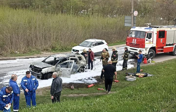 На улице Рязанской в Туле сгорел автомобиль