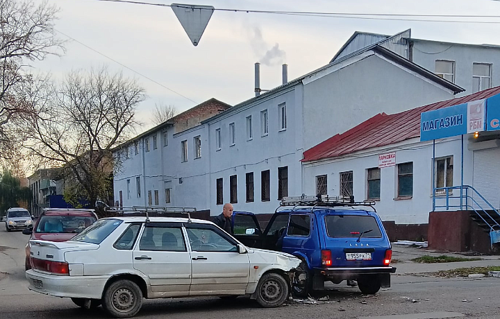 На перекрестке улиц Герцена и Луначарского в Туле произошло ДТП