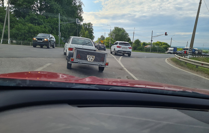 Туляки попросили изменить работу светофора у деревни Ямны из-за многометровых пробок