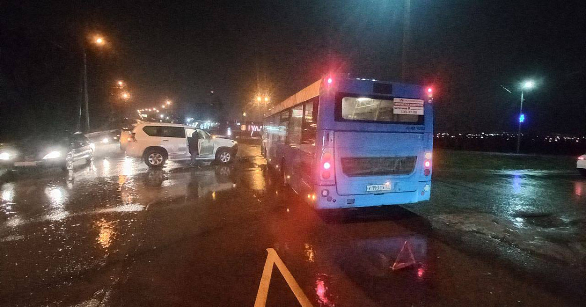 На Веневском шоссе в Туле произошло ДТП с участием Toyota и автобуса ...