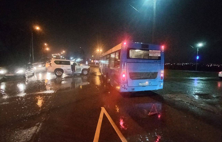 На Веневском шоссе в Туле произошло ДТП с участием Toyota и автобуса «ЛиАЗ»