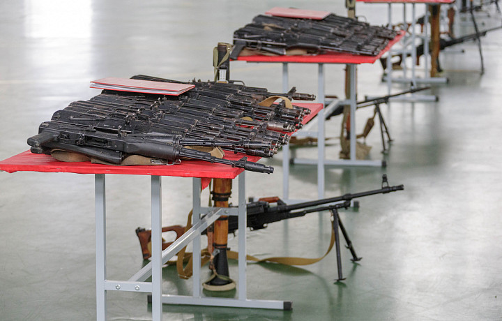 Мобилизованным тулякам вручили боевое оружие