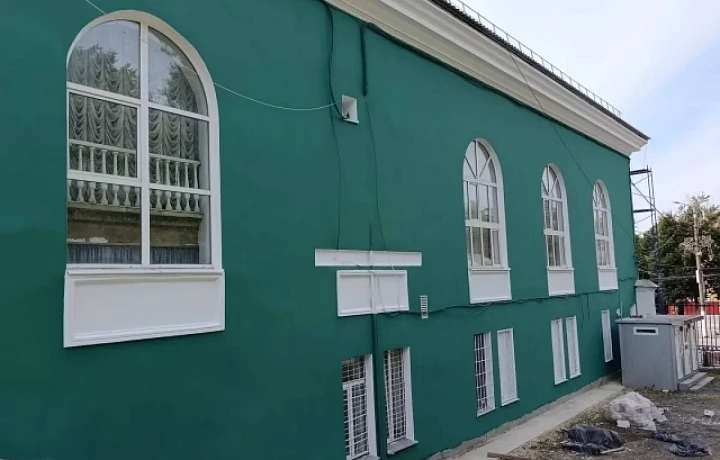 Дом культуры «Металлург» в Туле перекрашивают в необычный цвет