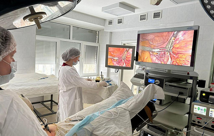 Онкологи в Тульской области удалили женщине опухоль размером с дыню