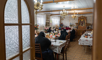 «А хочешь, я тебе расскажу про свои четыре жизни?»: как сейчас живут монахини и откуда в тульских Горелках появился приют, в котором спасают детей?