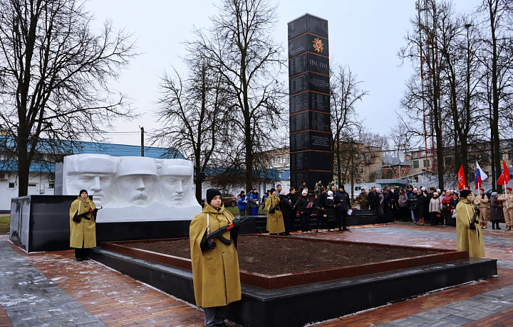 В Суворове после реконструкции открыли мемориал «Братская могила»