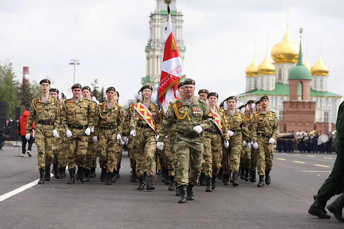 На площади Ленина в Туле прошел Парад Победы: фоторепортаж