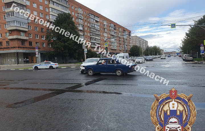 Пенсионер за рулем «ВАЗа» устроил ДТП на Красноармейском проспекте в Туле