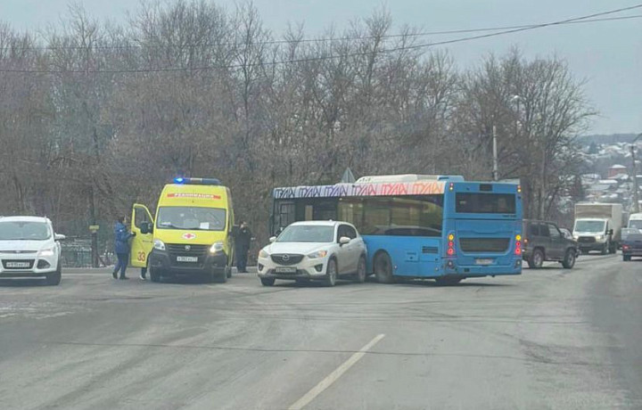 В Туле произошло ДТП с автобусом