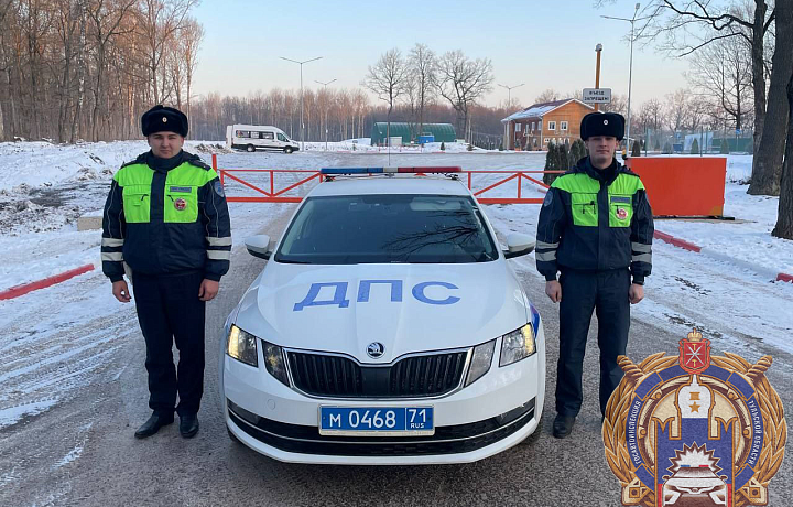 Инспекторы ДПС помогли тульским водителям, попавшим в сложные ситуации на дороге