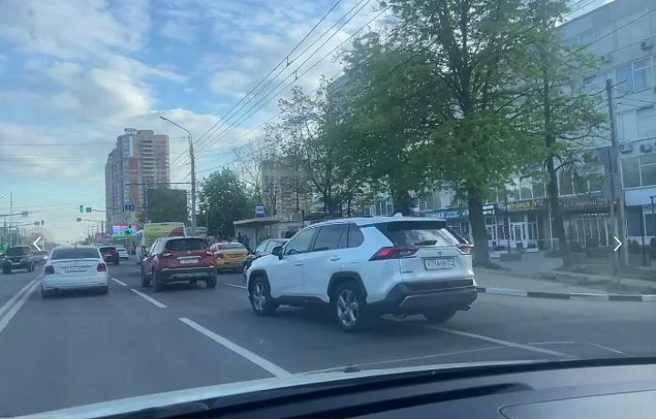 В Туле на проспекте Ленина образовалась пробка из-за ДТП