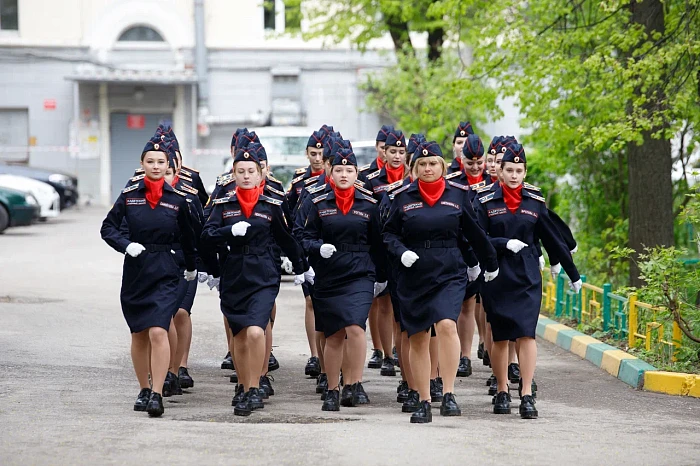 Тульские кадеты и студенты поздравили ветерана Великой Отечественной войны с наступающим Днем Победы