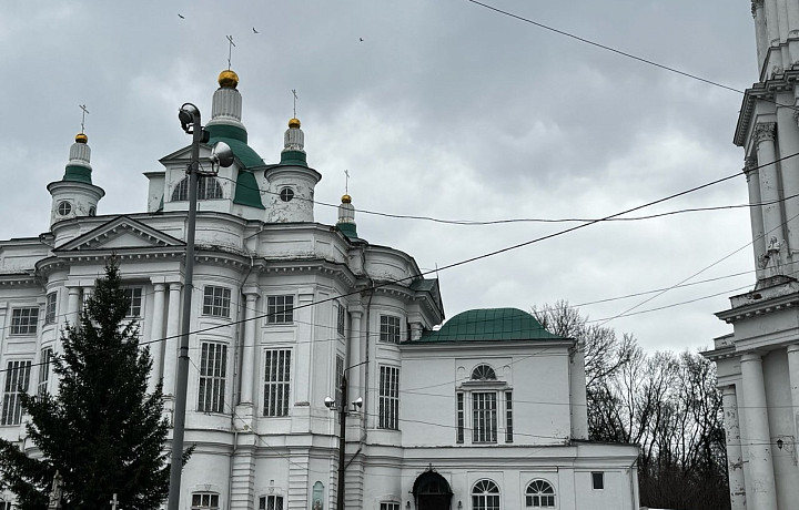 В тульских храмах начали освящать пасхальные куличи