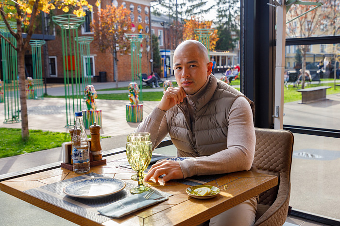 Финал второго сезона «Холостяк.FM»: Евгений Махиня встретился с победительницей проекта