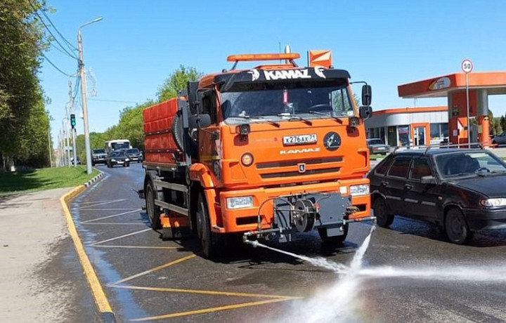 Более 80 единиц техники выйдут на уборку Тулы 7 мая