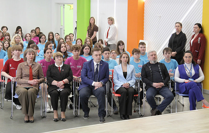 Депутаты Тульской областной Думы встретились с учащимися центра «Созвездие»