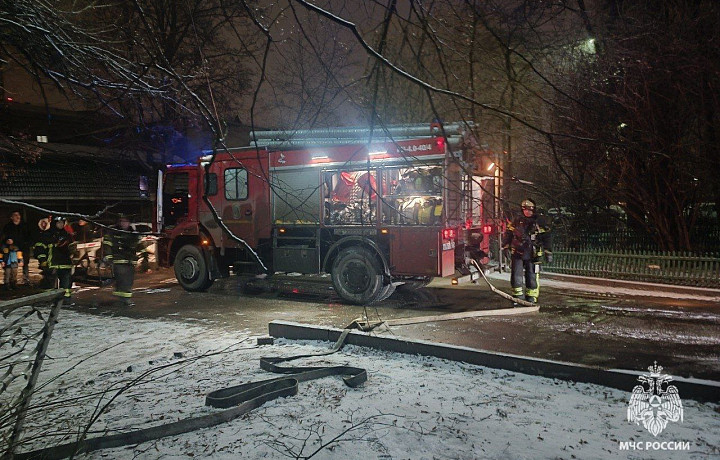 Подсобка и 20 самокатов сгорели в магазине на улице Жаворонкова в Туле