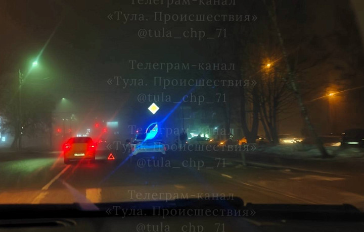 В Туле на улице Кутузова иномарка въехала в питбайк