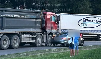 На улице Рязанской в Туле собралась пробка из-за ДТП