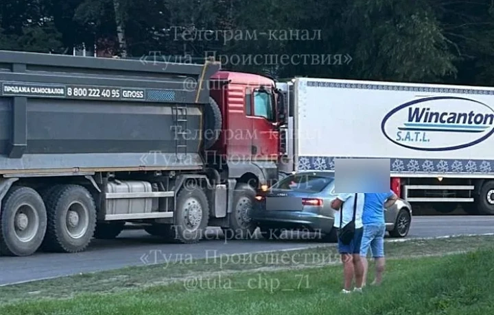 На улице Рязанской в Туле собралась пробка из-за ДТП