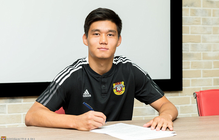 Рустам Халназаров стал игроком "Арсенала"