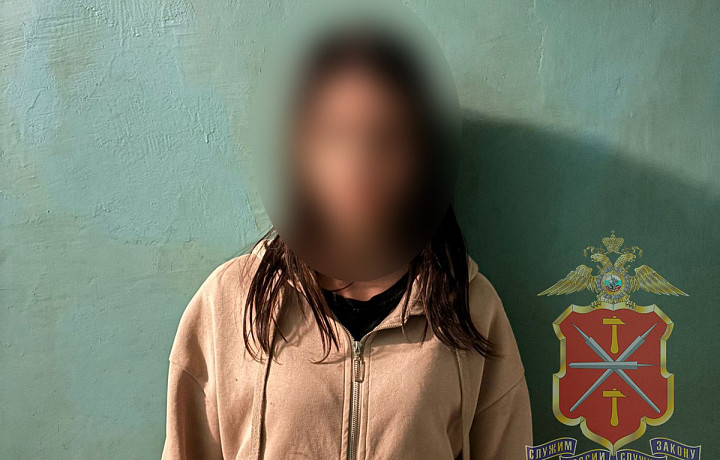 В Донском пьяная женщина украла из магазина букет пионов