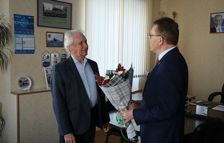 Почетный гражданин Новомосковска Михаил Волков отметил свой 80-летний юбилей