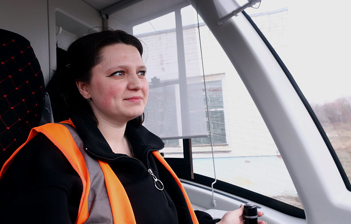 Ездить на «львятах», переводить стрелки, сохранять историю города: водитель трамвая Мария Родионова рассказала о своей работе