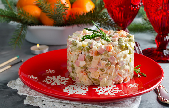 Тульский диетолог рассказала, как сделать традиционные новогодние салаты полезными