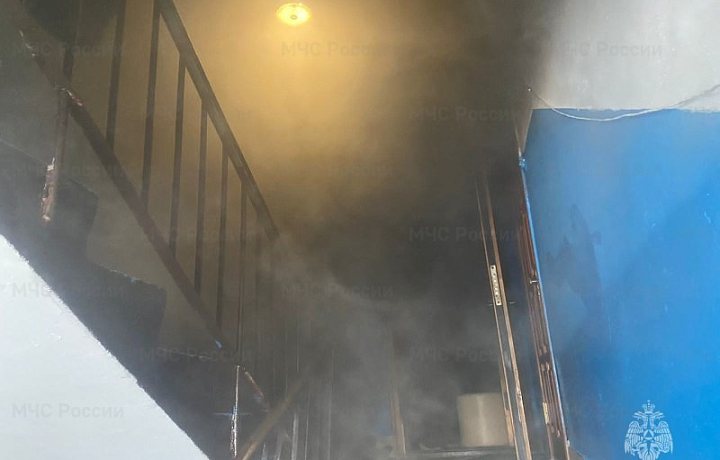В многоэтажке Суворова из-за короткого замыкания произошел пожар: спасены два человека
