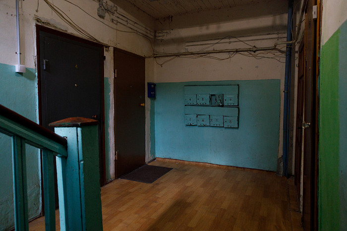 «Все это рухнет людям на голову»: Почему 70-летний разваливающийся деревянный дом по улице Шухова в Туле до сих пор не могут признать аварийным