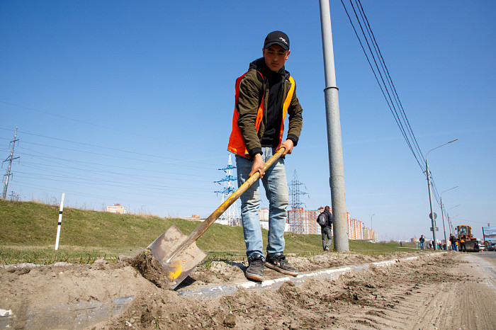 Уборка мусора ведется круглосуточно на тульских улицах