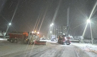 Тульские коммунальщики устраняют последствия снегопада