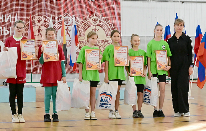 В Кимовске дети сыграли в хоккей с мячом