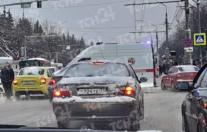 Из-за ДТП образовалась многокилометровая пробка на проспекте Ленина и Щекинском шоссе в Туле