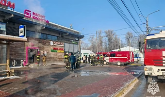 Спасатели потушили пожар в магазине на улице Октябрьской в Туле