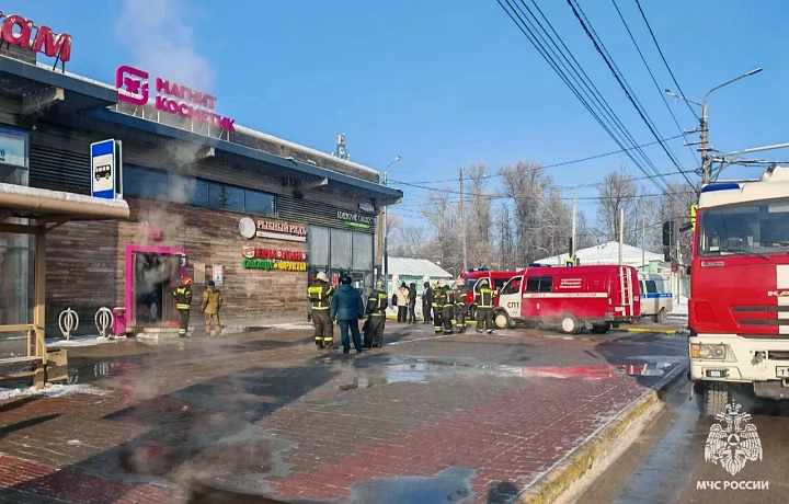 Спасатели потушили пожар в магазине на улице Октябрьской в Туле