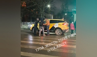 В Туле водитель такси сбил пожилого велосипедиста и скрылся с места ДТП вместе с ним